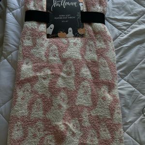 Pink ghost blanket 👻